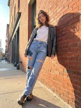 No Boundaries Jr High Rise Straight Mom Jeans with Patches and Distressing Sz 5